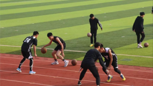 足球动作抱球跳绳可行吗？探讨足球抱球与跳绳动作的关联