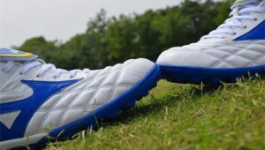 足球鞋究竟该适配哪只脚掌？关键要点大揭秘