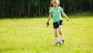 女孩走足球路好走吗？探索足球领域中女性发展的机遇与挑战
