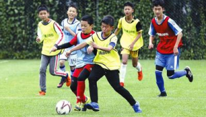 陕西小伙热爱足球是真的吗?背后故事引人探寻真相