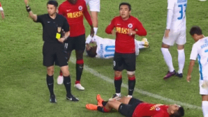 足球踢到人身上伤得重吗?深度解析足球撞击人体的伤害程度