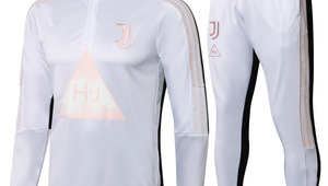 正版半拉链足球训练服购买好去处，你知道在哪吗？