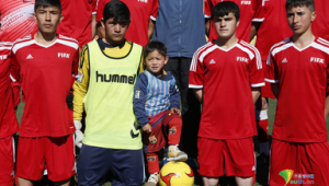 小孩穿足球球衣合适吗男孩