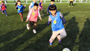 踢足球的近视女生多吗?探究足球运动与女生近视之间的关联