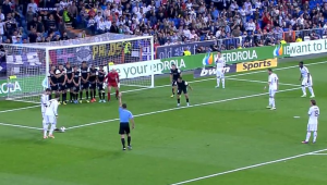 足球直接扔进门算得分吗？规则争议引发的思考