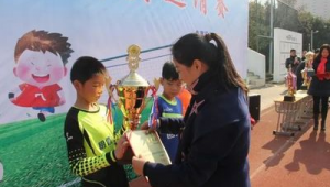 教练奖励足球鞋是否合适?探讨背后的利弊与影响