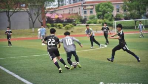 足球防守方能否抢球？探究足球比赛中的关键规则细节