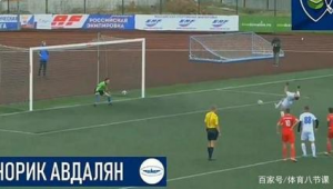 单挑足球中实现后空翻需按哪两个键