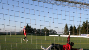 踢足球都有龙门员守门吗