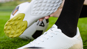 女生买哪款足球场跑鞋好，这些推荐助你驰骋绿茵场