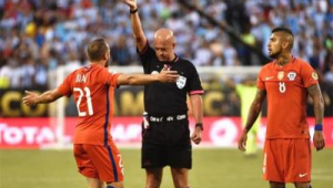 足球规则探秘：替补球员是否会被直接罚下？