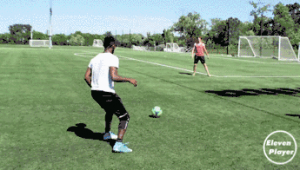 常用足球过人动作简单吗?解析其难易背后的门道