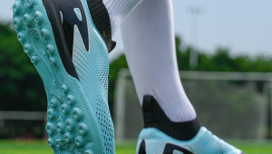 牛皮足球球鞋适合雨战吗