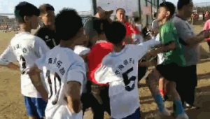 玩足球的人打架厉害吗？身体素质与技能能否转化为战斗优势？