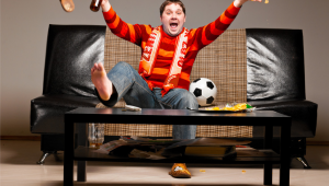 足球沙发大红色,这般色彩究竟好不好看?