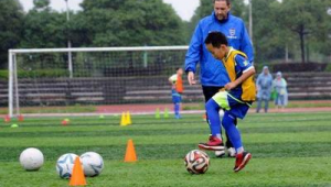 送孩子踢足球成本高吗?费用详情及影响因素深度剖析