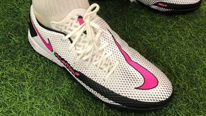 脚背宽者的福音！探寻适合的足球鞋款式