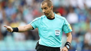 足球裁判吹哨声，赛场内外究竟能否清晰听闻？