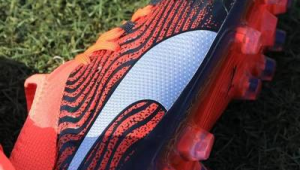 女生足球鞋能上色吗？解锁个性足球鞋色彩新玩法