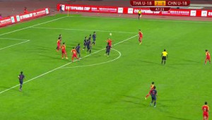 足球绕盘打门是否犯规？规则解读与赛场争议剖析