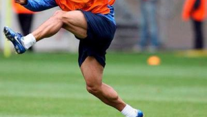 女生踢足球会锻炼出腹肌吗