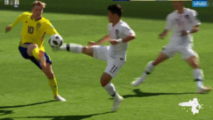 足球飞铲:究竟怎样才算黑脚犯规?