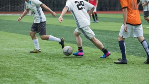 21岁还能去踢足球吗？逐梦绿茵场，年龄从来不是界限