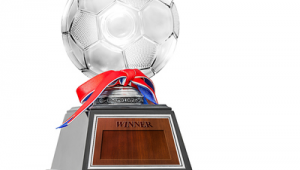 踢足球征程:奖杯闪耀梦想,热血铸就荣耀篇章