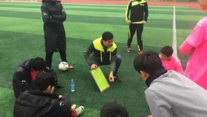 体育生能否成为足球教练？条件、发展及挑战全解析