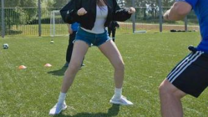 足球课老师穿短裤合适吗？探讨足球课老师着装的那些事儿