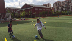 对足球感兴趣去哪学