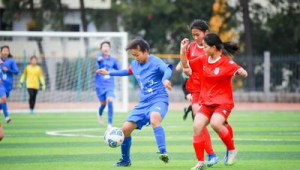 女孩踢足球比赛能带戒指吗?赛场配饰规定大揭秘