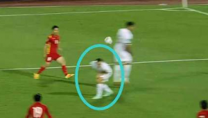 足球比赛踢假球是否犯规：规则审视与赛场诚信探讨