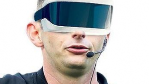 足球裁判戴眼镜可行吗?探讨其对赛场执法的影响与争议