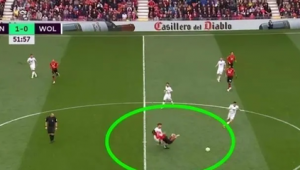 足球边锋是否该回防?探讨边锋在防守端角色与作用