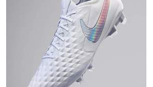 足球后卫必看:哪款球鞋才是球场上的最佳拍档?