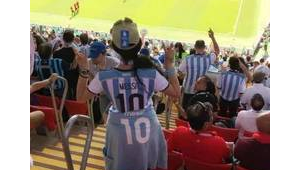 足球是唯一的信仰吗：探寻那超越绿茵场的心灵寄托