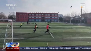 足球能在水泥地踢吗？场地选择对足球运动的影响与考量