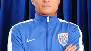 李伟峰是足球教练吗