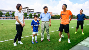 你长大想当足球员吗？逐梦绿茵场，探寻未来的热血与激情