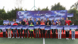 足球开球时踩中线规则探讨:究竟可不可以踩中线