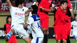 足球头球后脖子不能动？探究其中缘由与影响