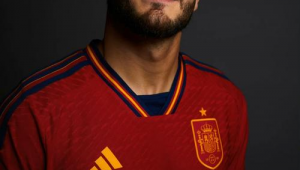 足球西装中国女人穿过吗