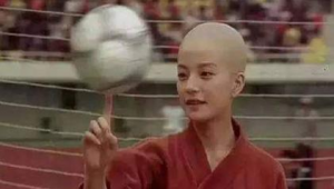 少林足球赵薇真的光头吗