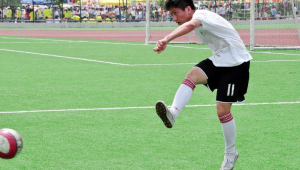 女生脚受伤还能踢足球吗？答案或许出乎你意料