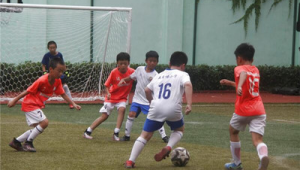 高中能否组织足球班赛?探讨其可行性与意义