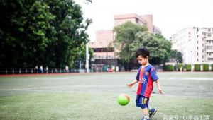 早上要踢足球吗？是精力充沛的挑战，还是另有原因？