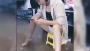 部队女生能否踢足球，探寻部队里女生踢足球的情况