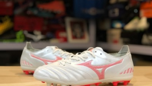 足球鞋不穿时是否要撑着？一文揭秘正确存放要点