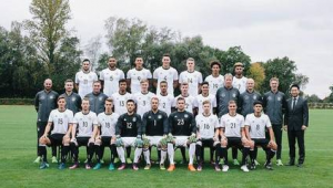 盘点足球队球员各年份退役时刻，那些告别绿茵的难忘瞬间